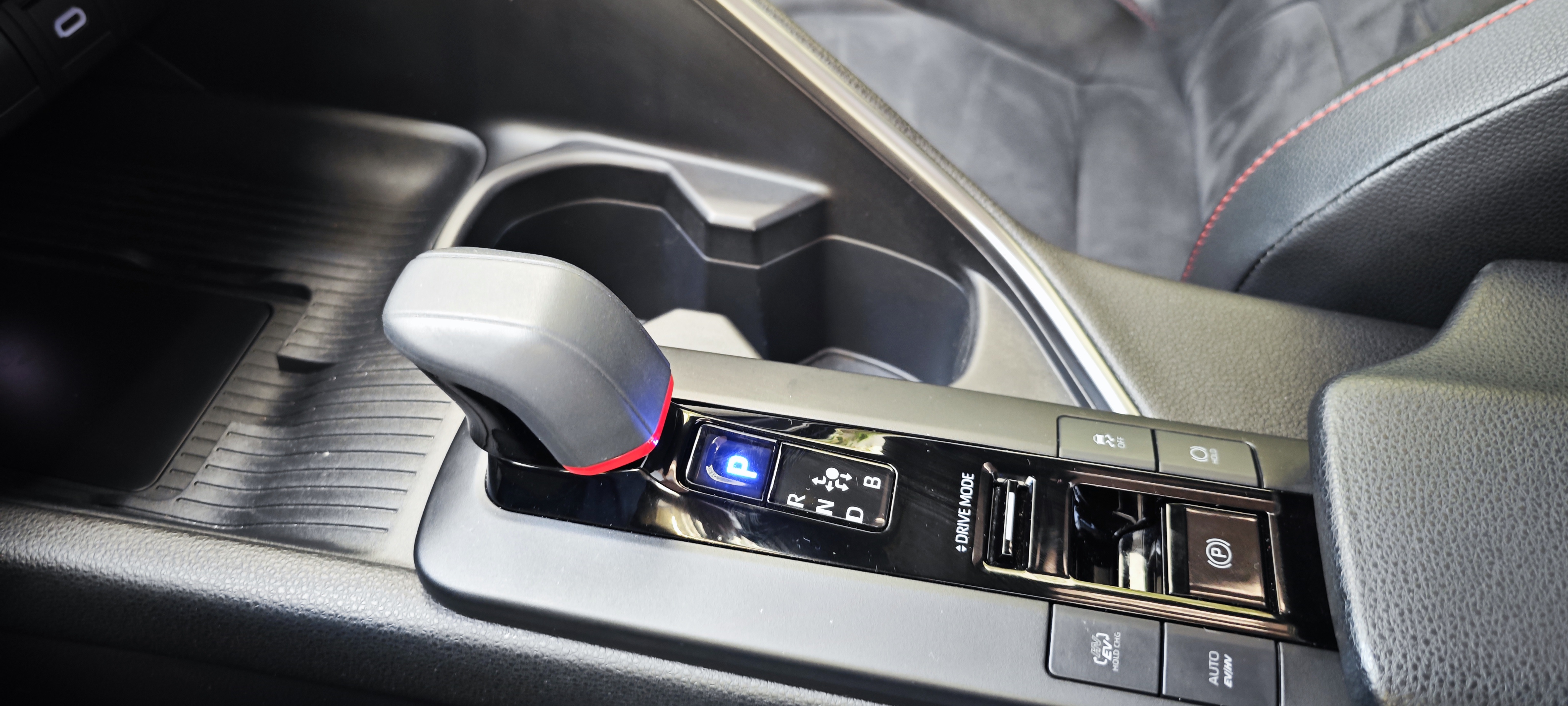 TOYOTA TOYOTA C-HR PLUG-IN Toyota C-HR Plug-in 2.0 Hybrid Dynamic Force GR Sport Premiere Edition