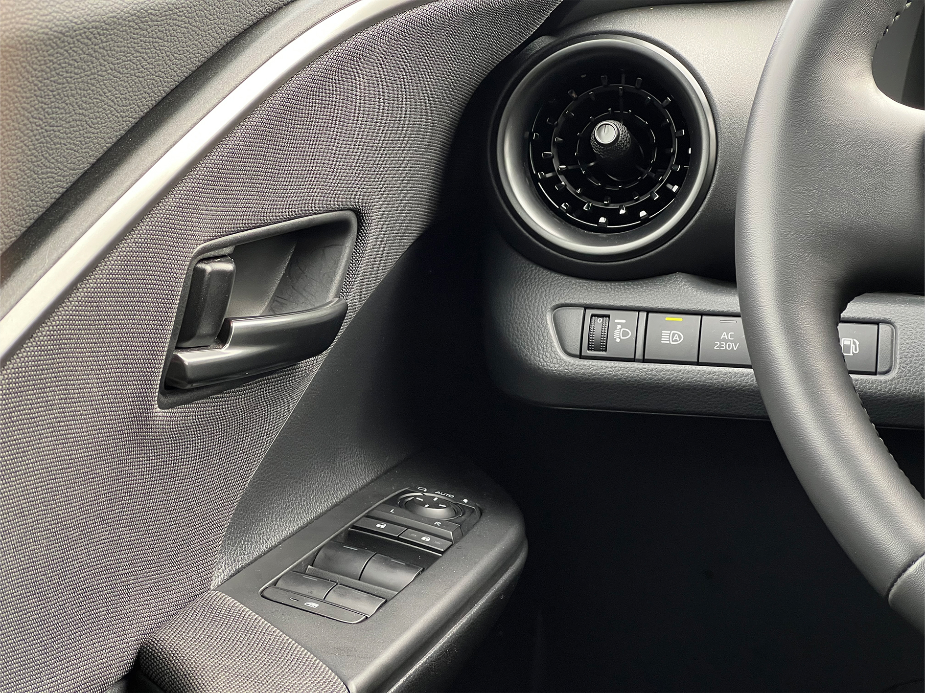 TOYOTA TOYOTA C-HR PLUG-IN Toyota C-HR Plug-in 2.0 Hybrid Dynamic Force SQUARE Collection