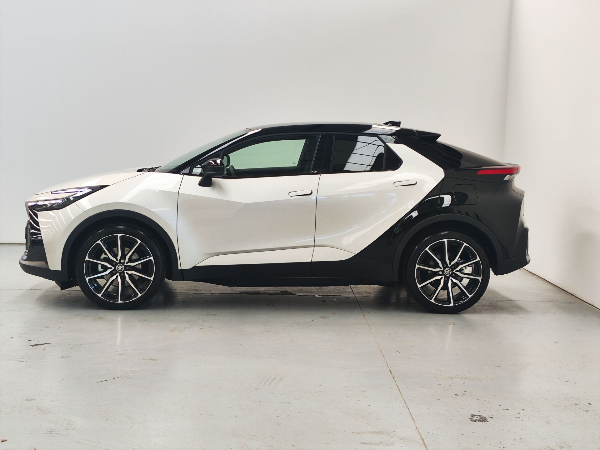 TOYOTA TOYOTA C-HR PLUG-IN Toyota C-HR Plug-in 2.0 Hybrid Dynamic Force GR Sport Premiere Edition