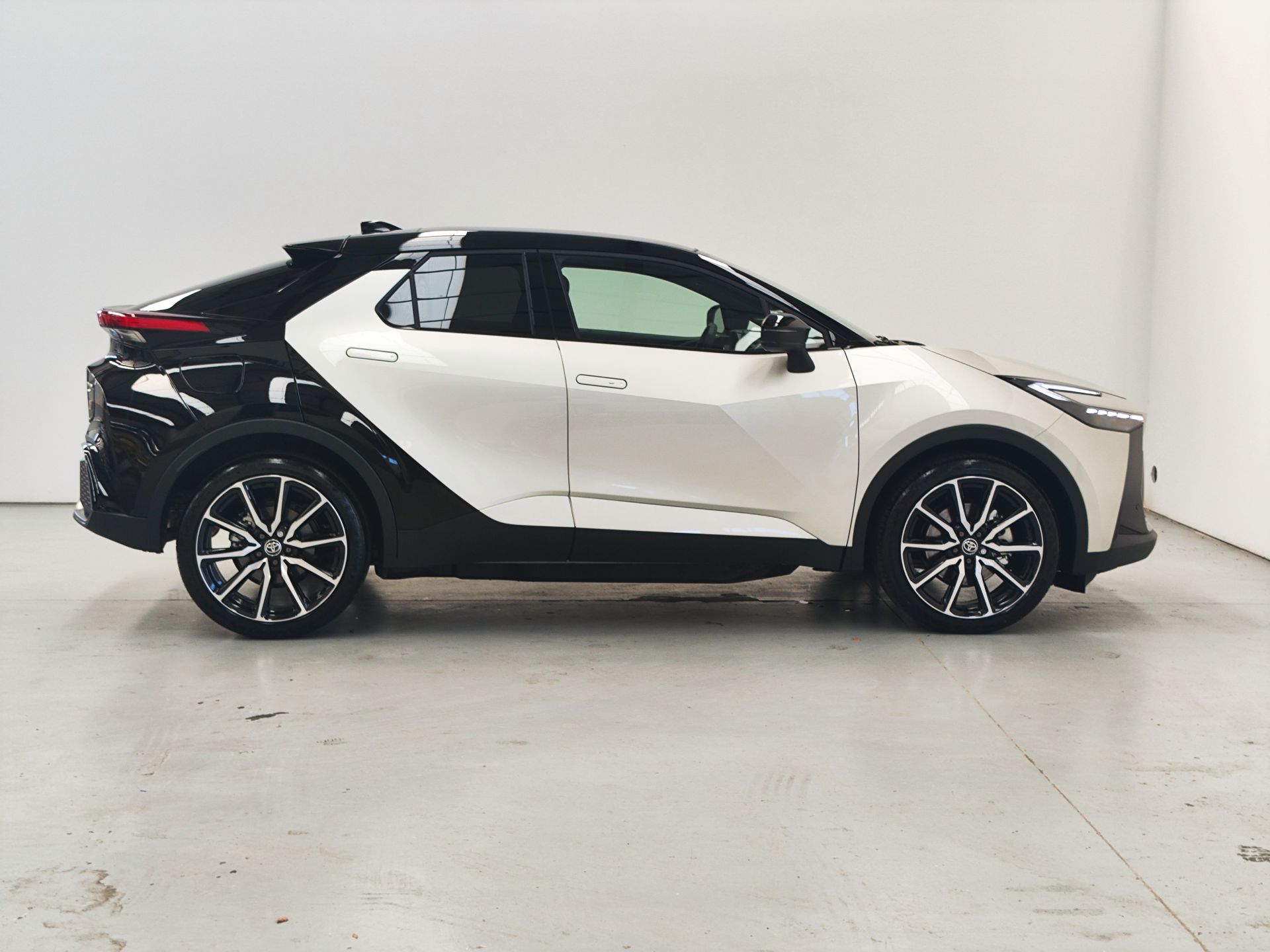 TOYOTA TOYOTA C-HR PLUG-IN Toyota C-HR Plug-in 2.0 Hybrid Dynamic Force GR Sport Premiere Edition