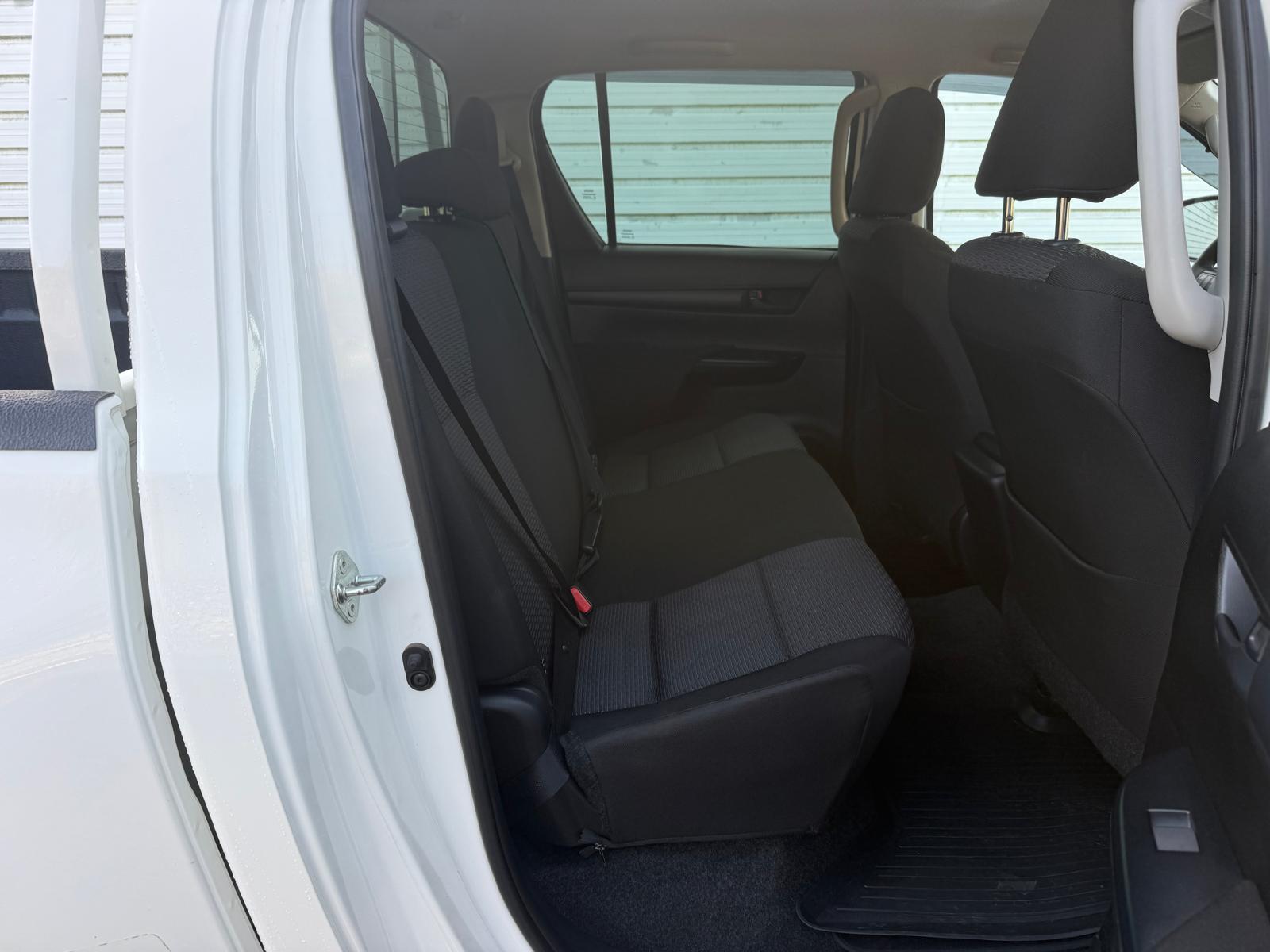 TOYOTA HILUX Hilux 2.4D 4x4 Cabina Dupla Caixa Met�lica