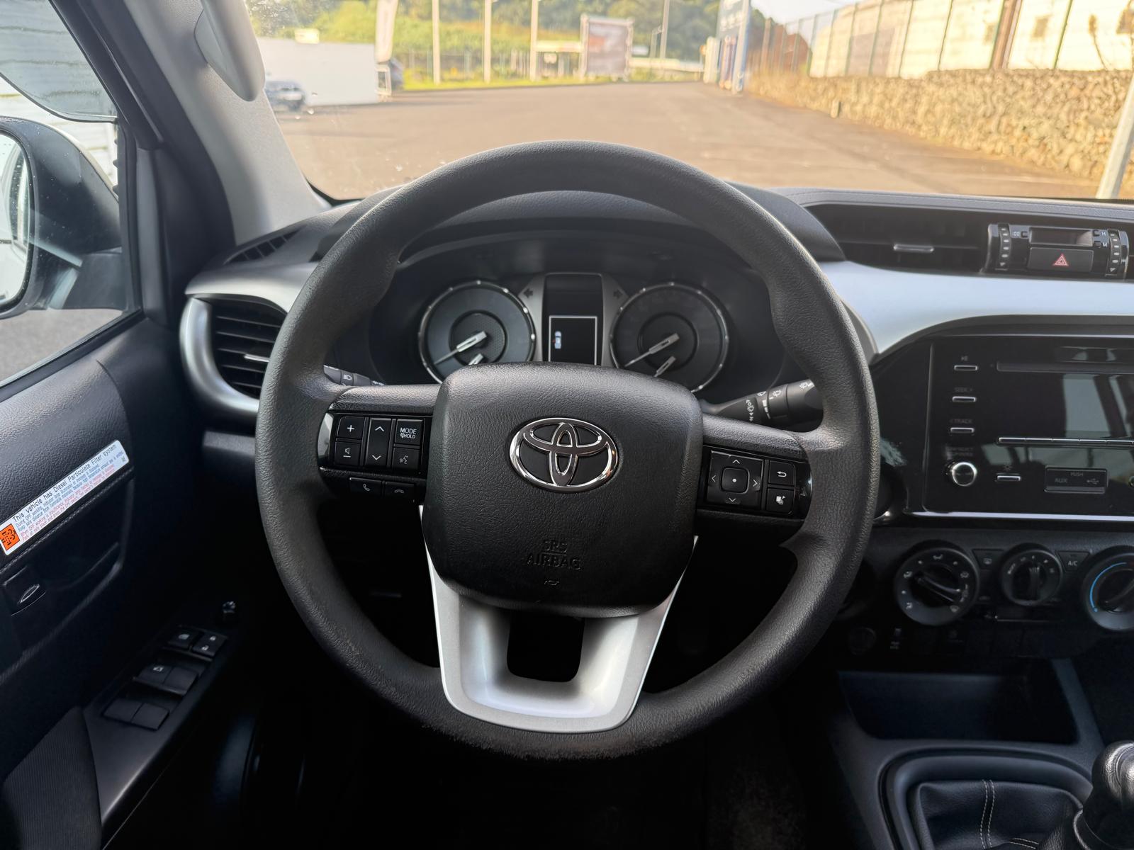 TOYOTA HILUX Hilux 2.4D 4x4 Cabina Dupla Caixa Met�lica
