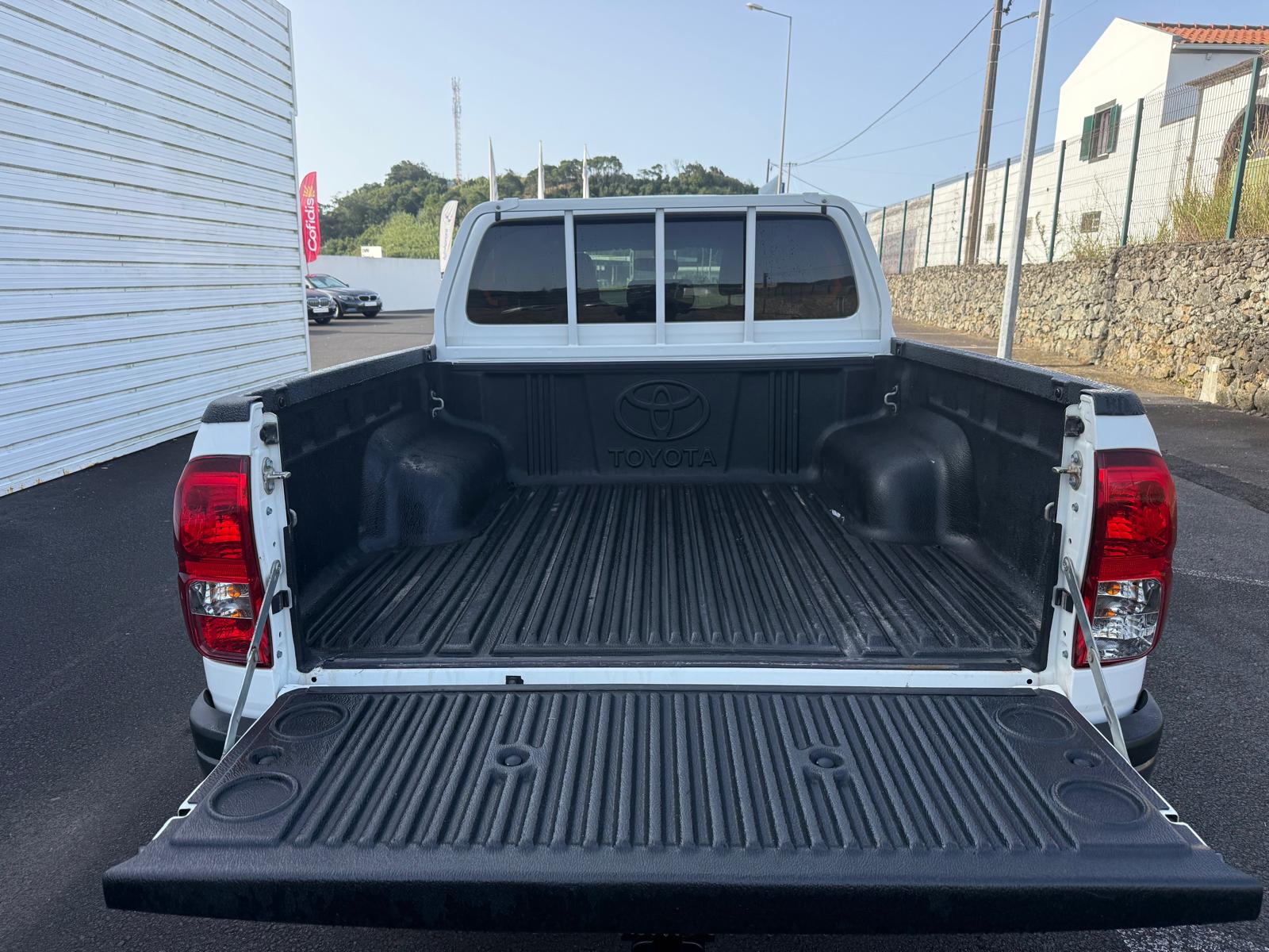 TOYOTA HILUX Hilux 2.4D 4x4 Cabina Dupla Caixa Met�lica