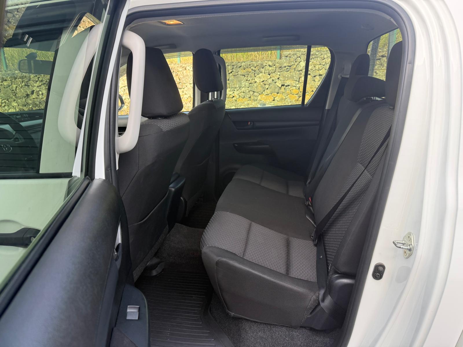 TOYOTA HILUX Hilux 2.4D 4x4 Cabina Dupla Caixa Met�lica