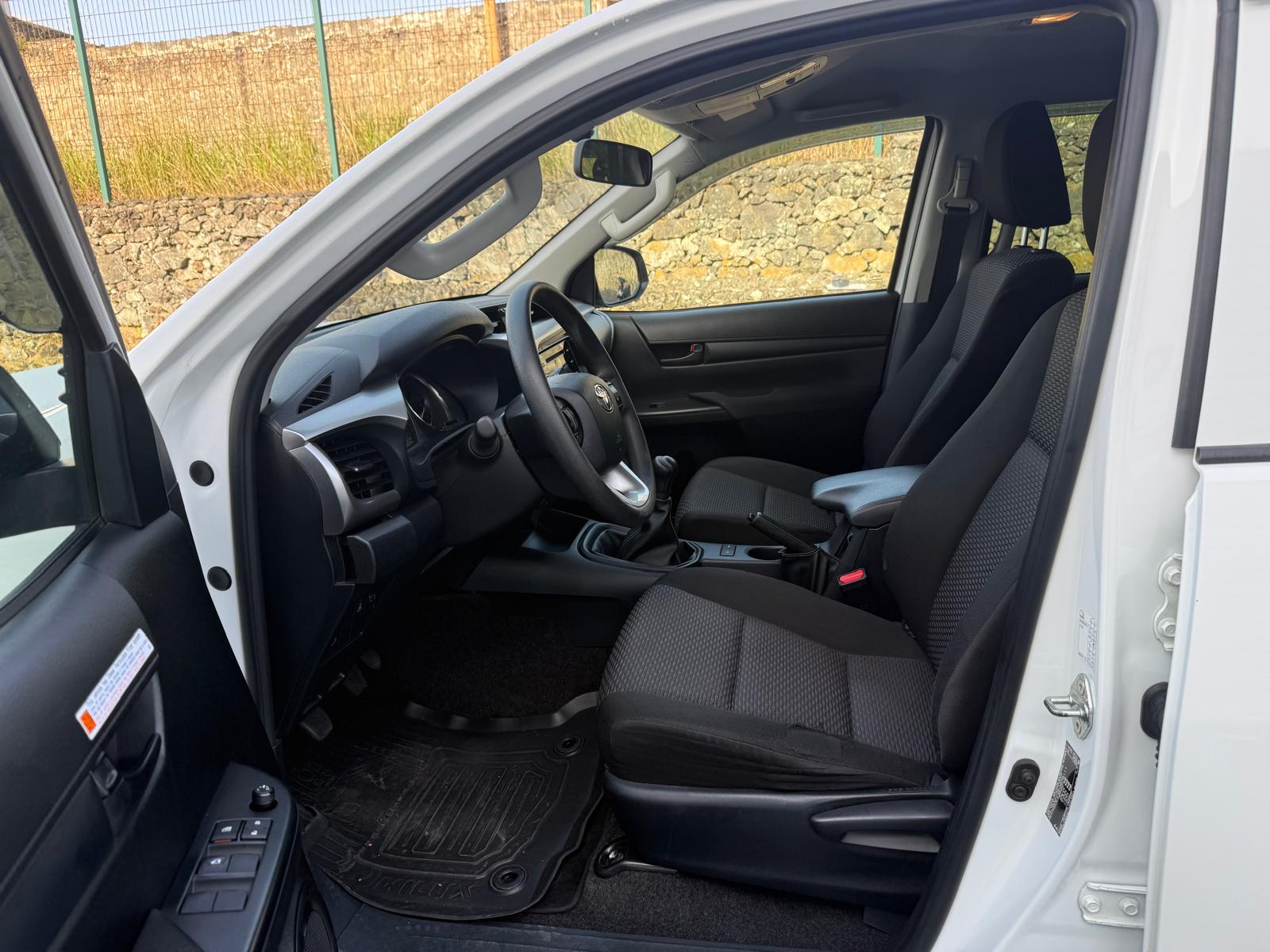 TOYOTA HILUX Hilux 2.4D 4x4 Cabina Dupla Caixa Met�lica