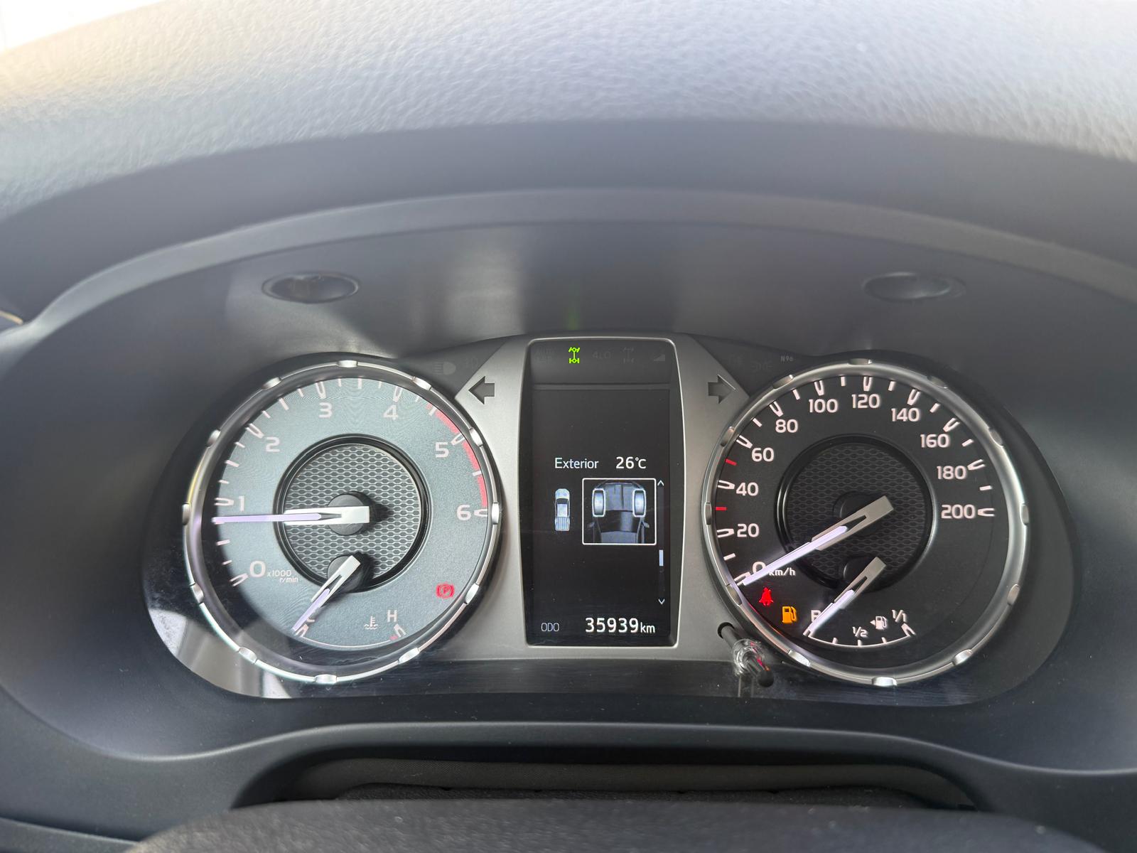 TOYOTA HILUX Hilux 2.4D 4x4 Cabina Dupla Caixa Met�lica