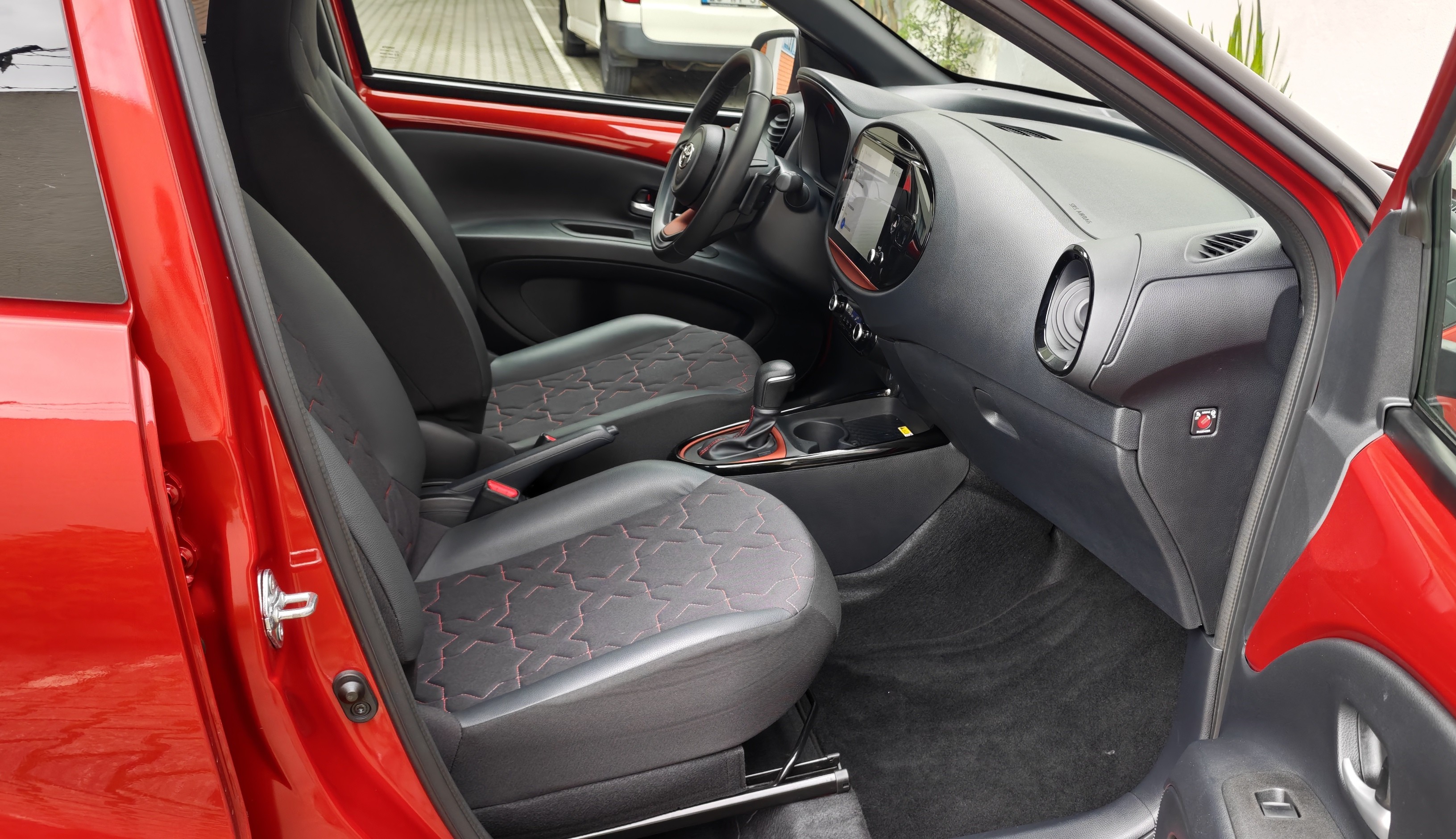 TOYOTA AYGO X Aygo X envy 1.0G CVT