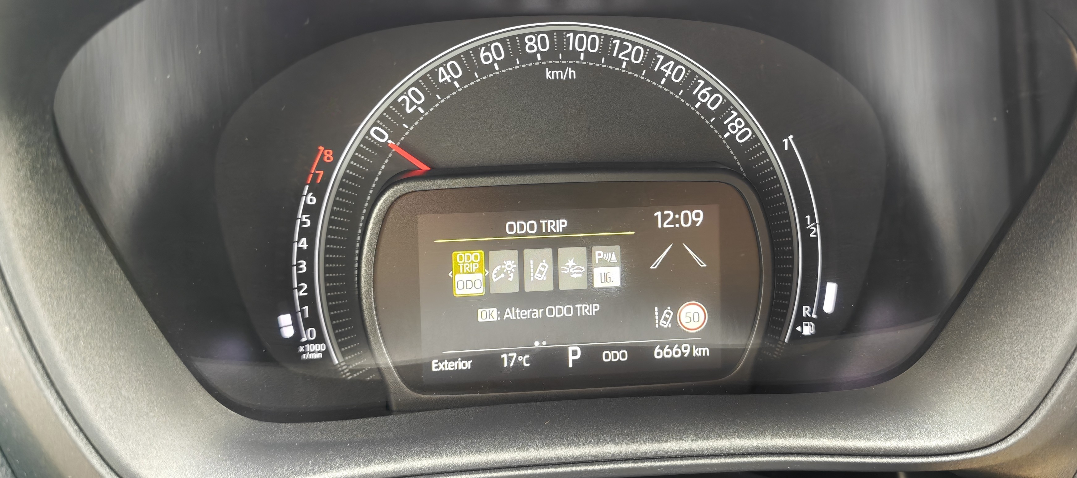 TOYOTA AYGO X Aygo X envy 1.0G CVT