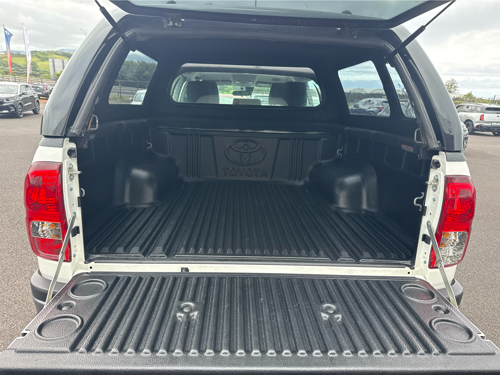 TOYOTA HILUX Hilux 2.4D 4x4 Cabina Dupla Caixa Met�lica