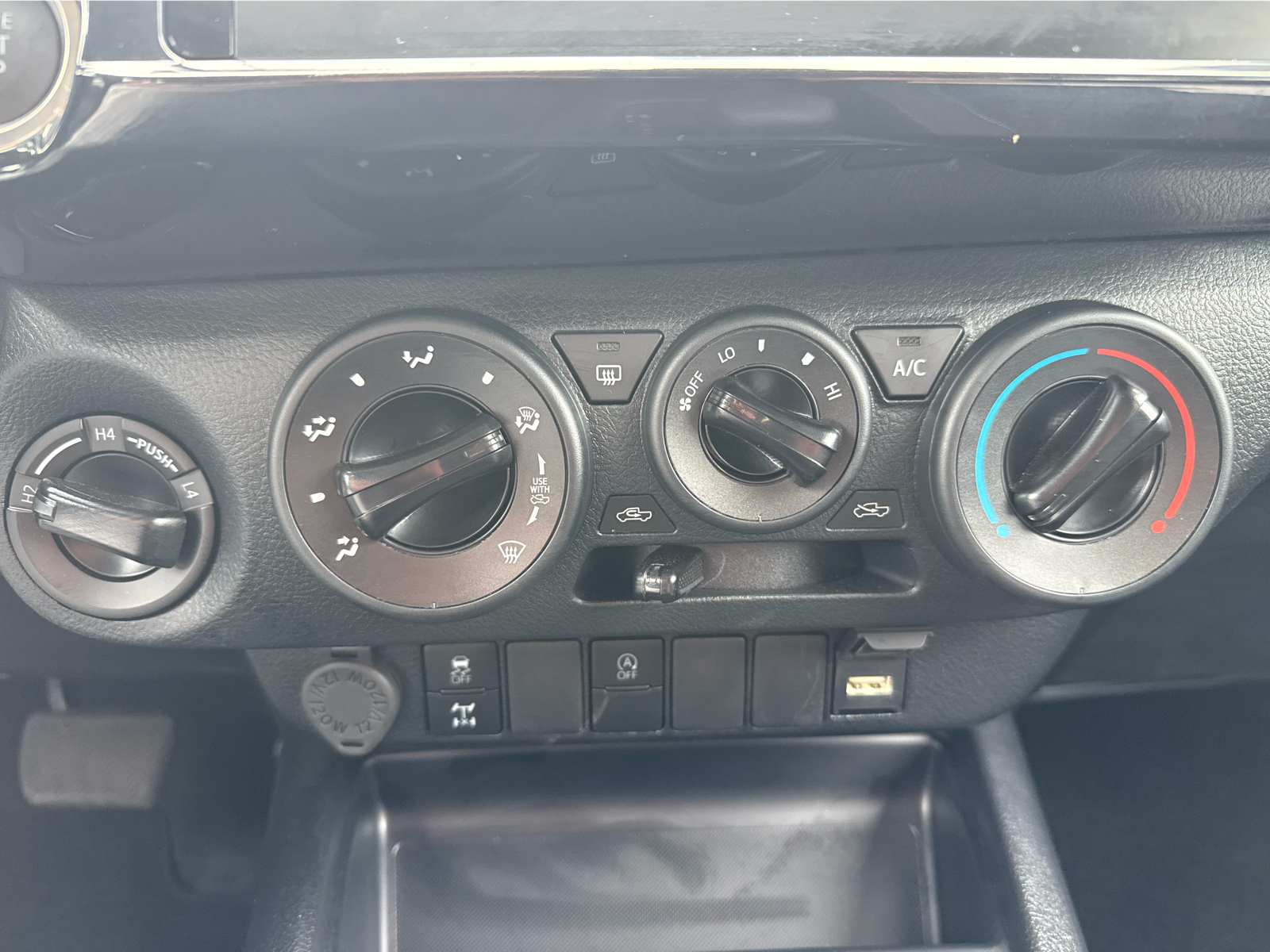 TOYOTA HILUX Hilux 2.4D 4x4 Cabina Dupla Caixa Met�lica