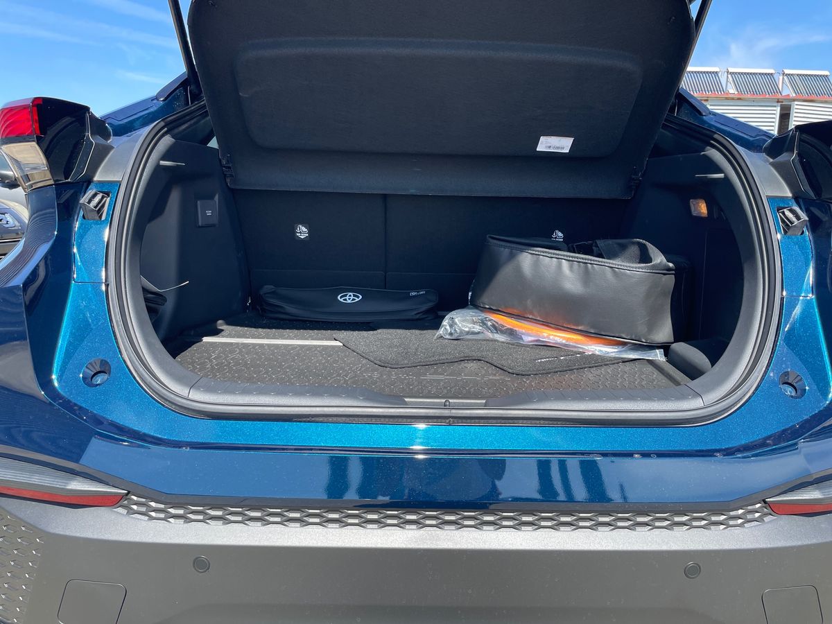 TOYOTA TOYOTA C-HR PLUG-IN Toyota C-HR Plug-in 2.0 Hybrid Dynamic Force SQUARE Collection