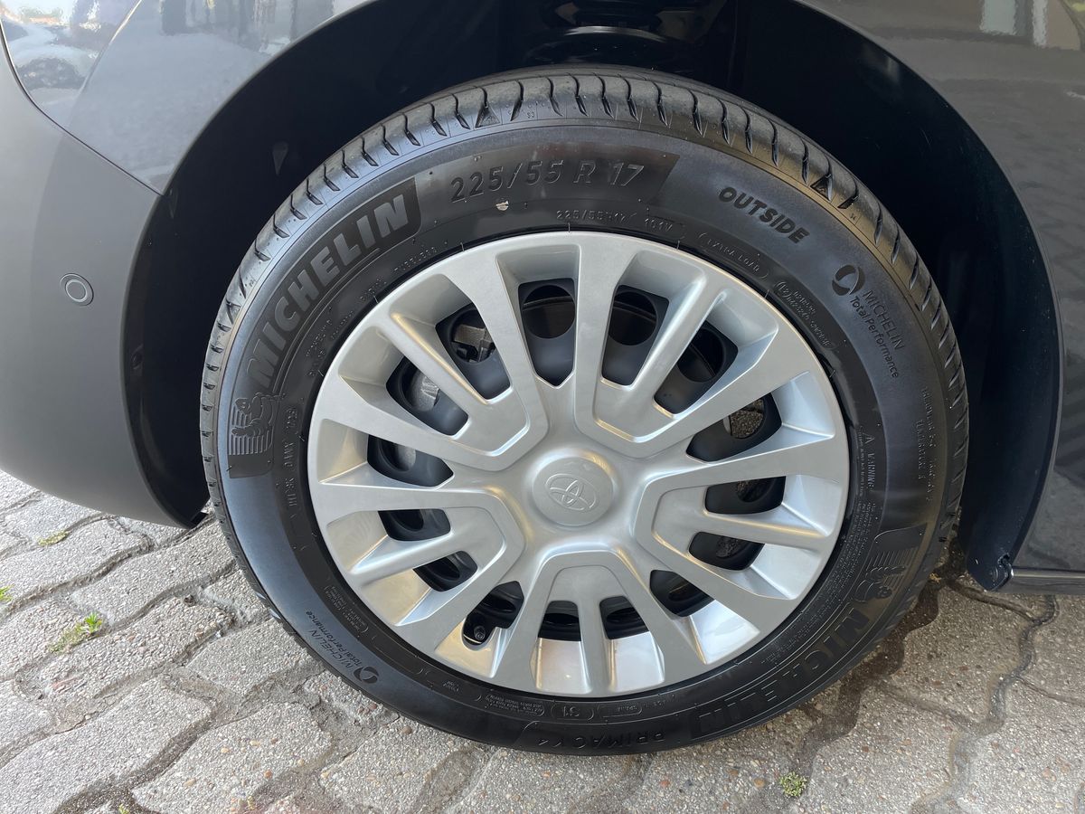 TOYOTA PROACE VERSO BEV Proace Verso BEV L2 75kWh Exclusive 9L