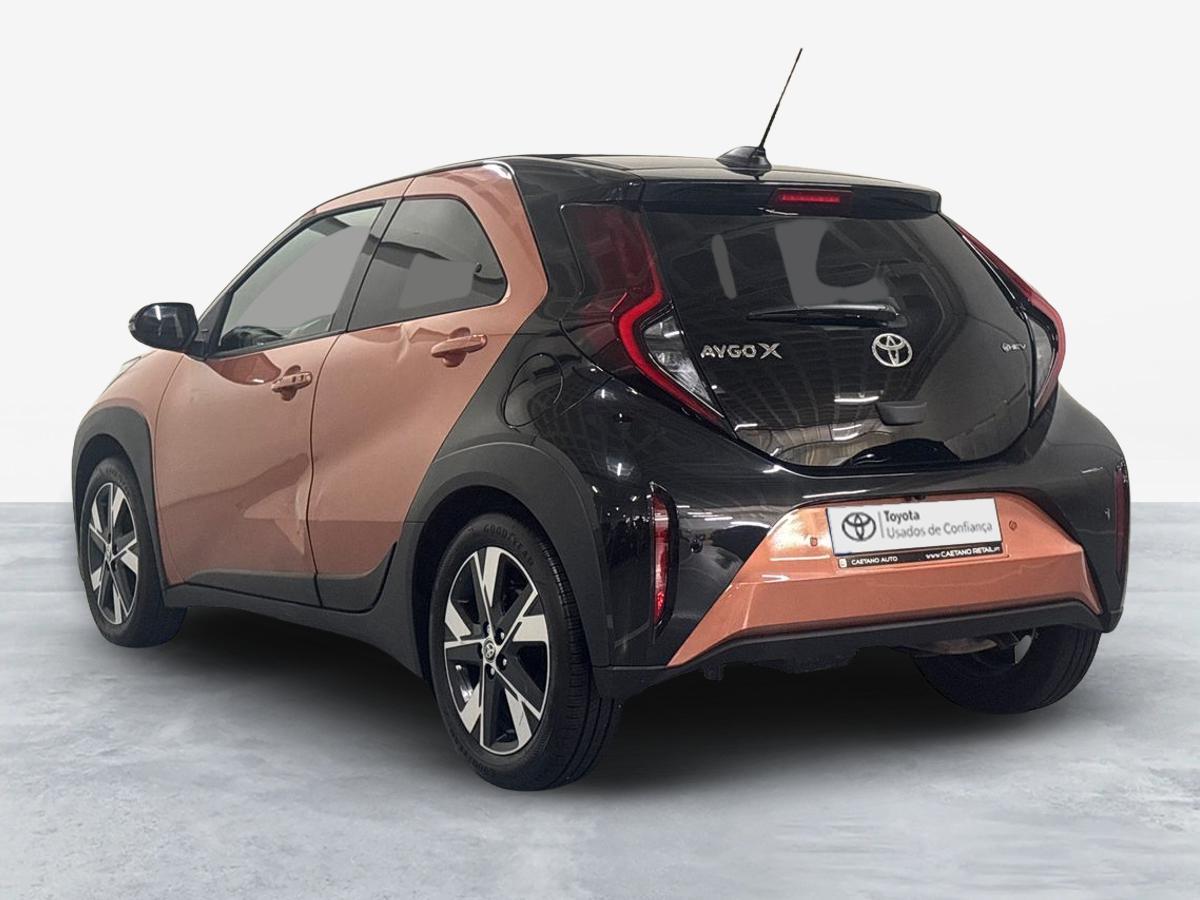 TOYOTA AYGO X Aygo X Hybrid 115 Envy